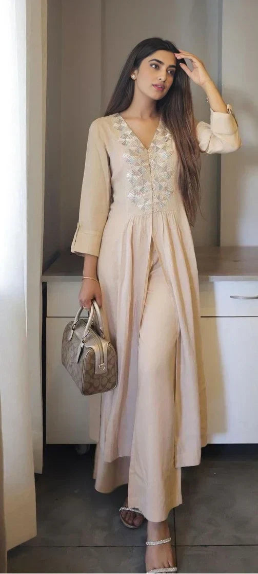 Beautiful Embroidered Slight Cut Pattern Kurti And Pant..