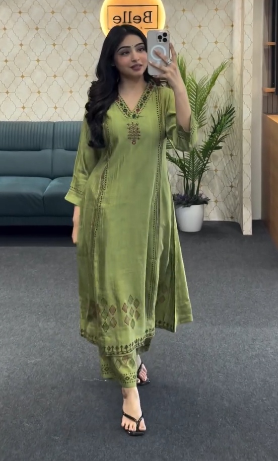 Women Ethnic Motifs Embroidered A-Line Kurta with Trousers