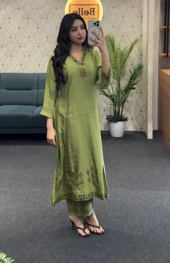 Women Ethnic Motifs Embroidered A-Line Kurta with Trousers
